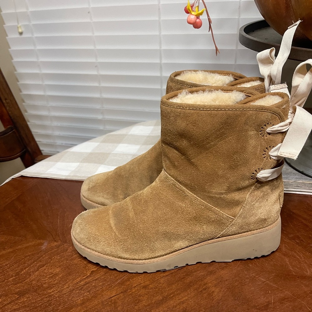 UGG chestnut Drew Sunshine perforated bow boots
